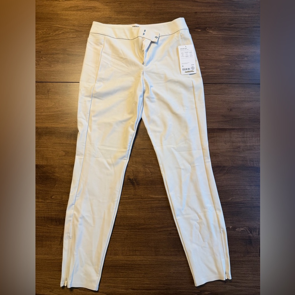 Athleta stellar tight — flawed. size 6. NWT.